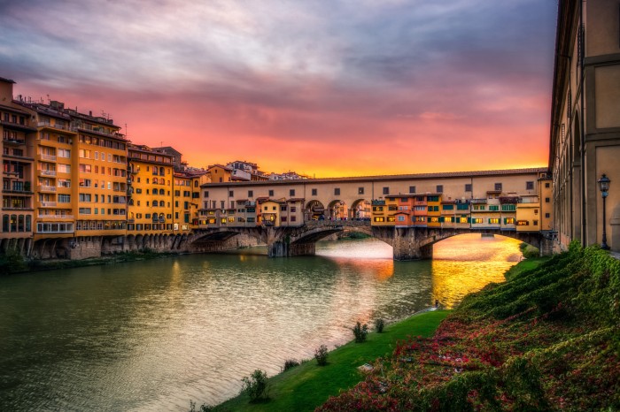 Sunset and the ponte vecchio. Some things stay the same... | Photo Justin Brown on flickr 