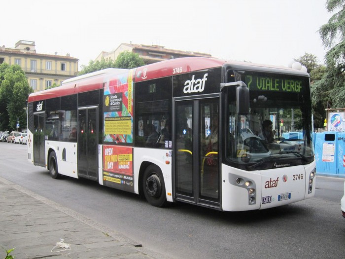 Bus number 17 in piazza della repubblica | Photo Stephen Rees