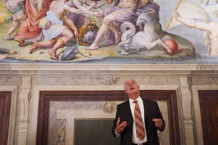 Eugenio Giani explaining the fresco above him