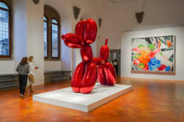 Jeff Koons, Balloon Dog (Red) 1994-2000, mirror-polished stainless steel with transparent colour coating, private collection.